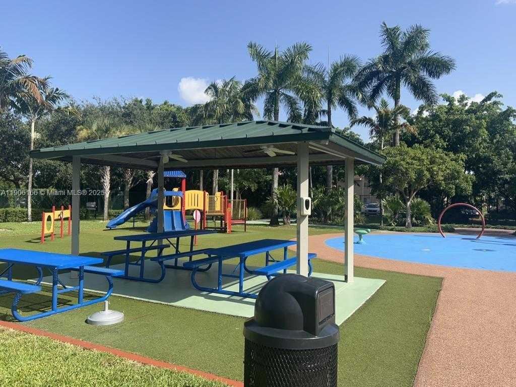 Small Image of Doral Number 31