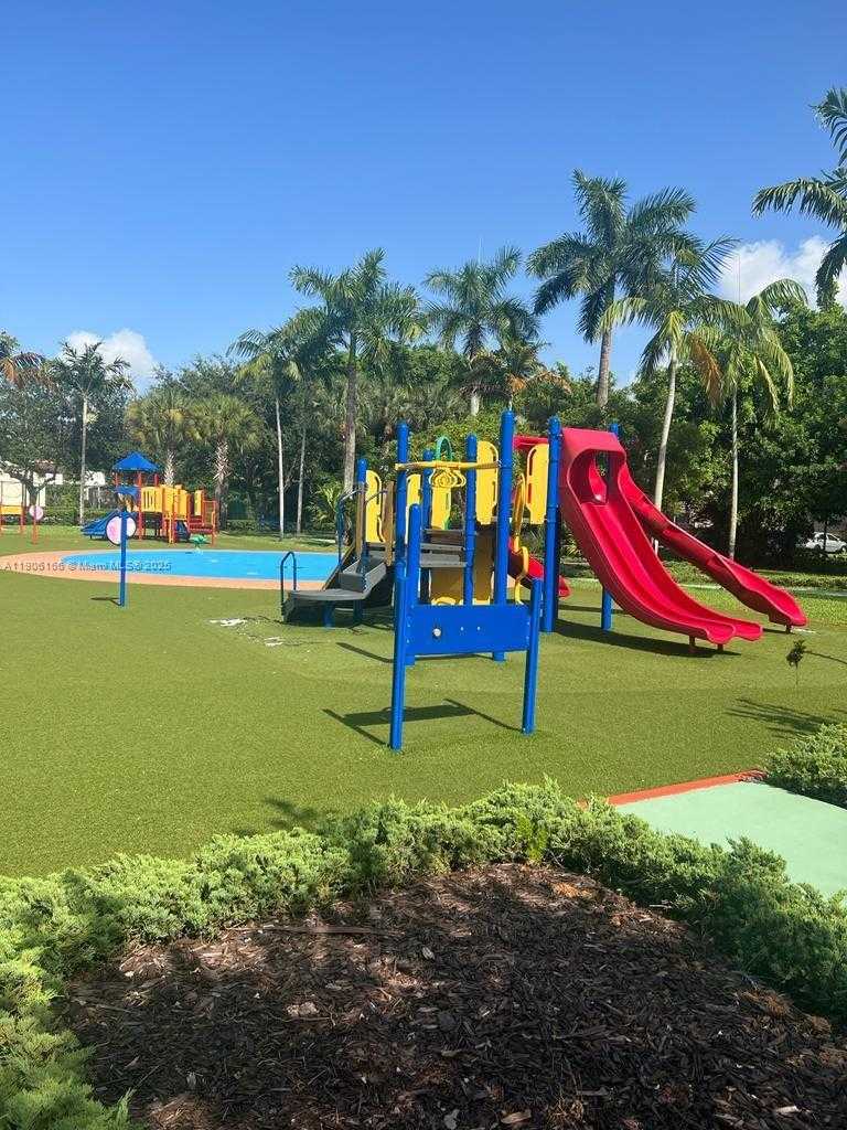 Small Image of Doral Number 32