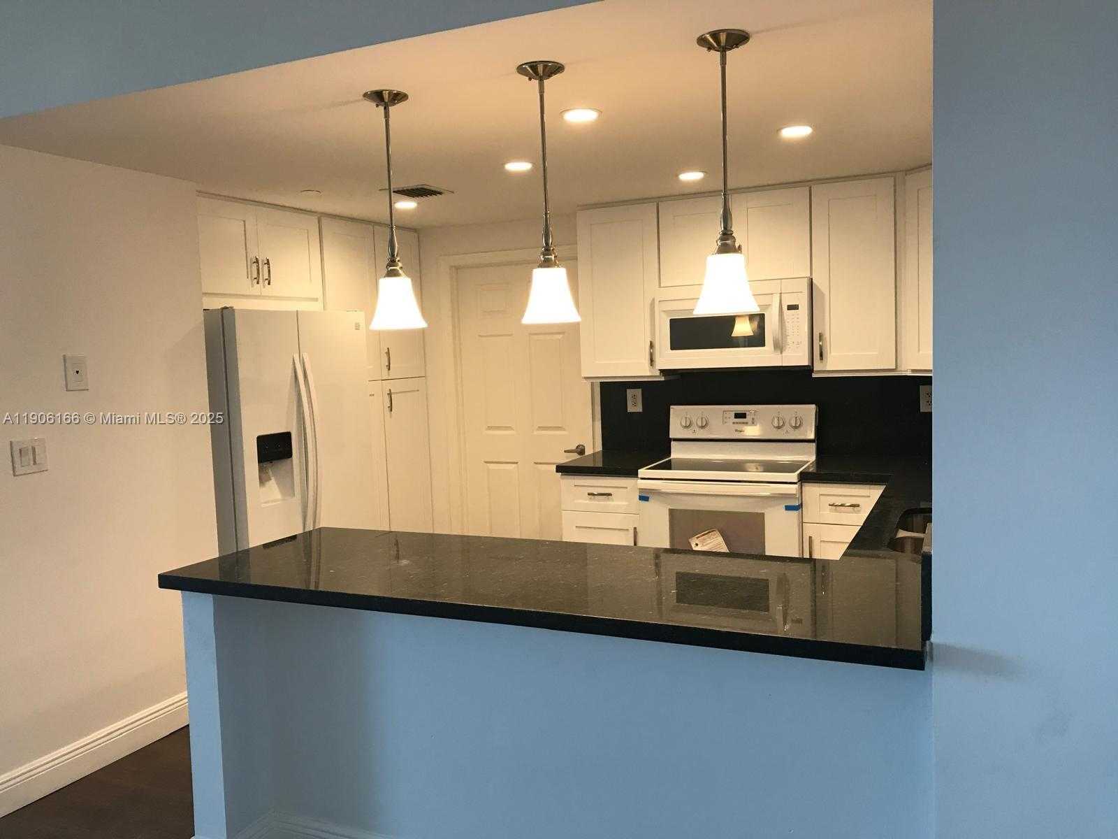 Small Image of Doral Number 33