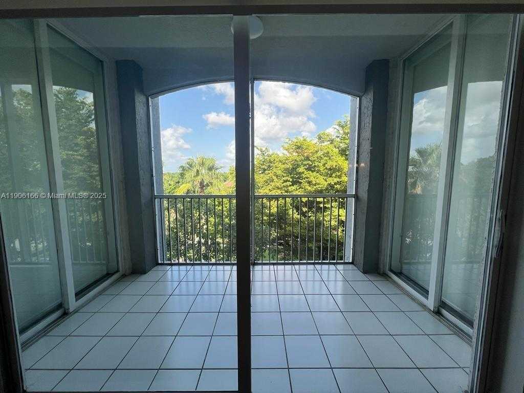 Small Image of Doral Number 6