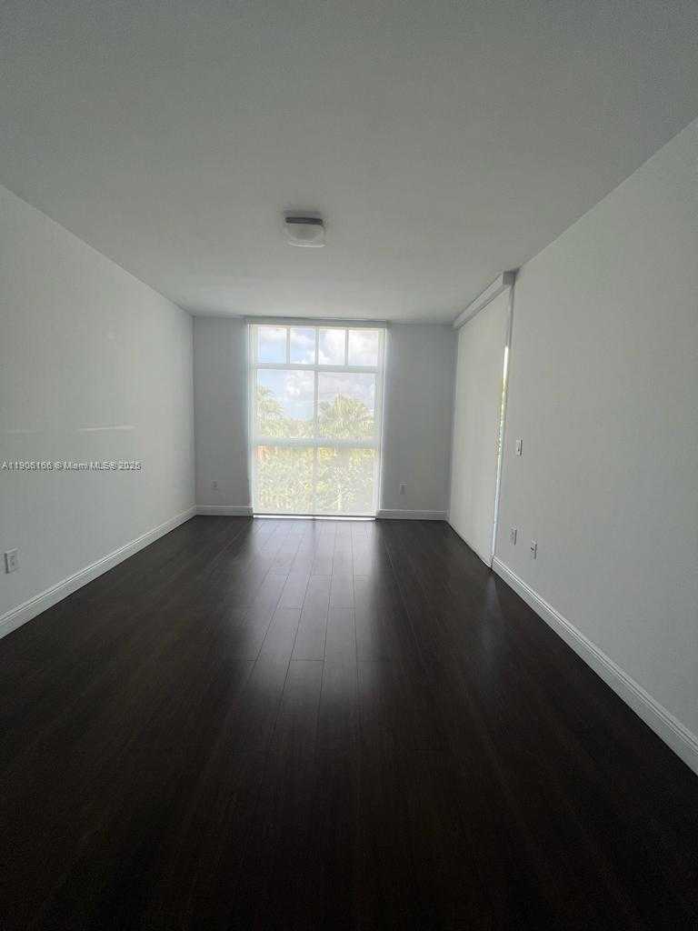 Small Image of Doral Number 8