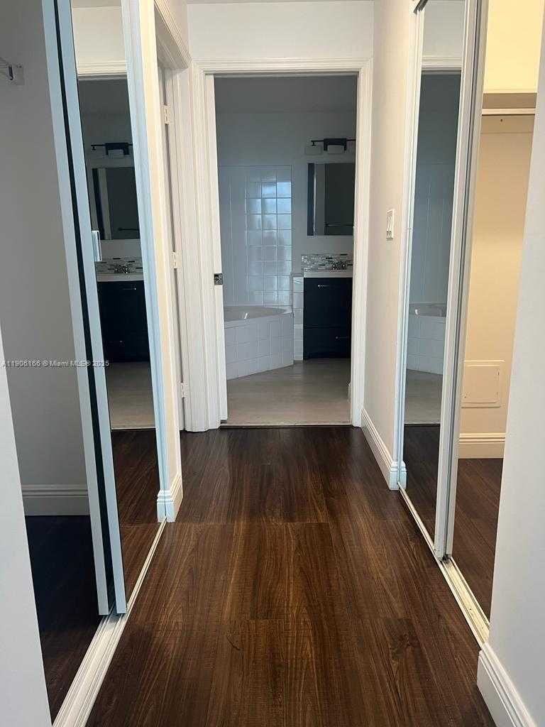 Small Image of Doral Number 9