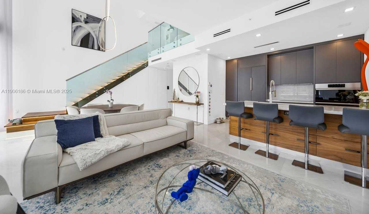 Small Image of 200 BISCAYNE BOULEVARD WAY #1406, Miami Number 1