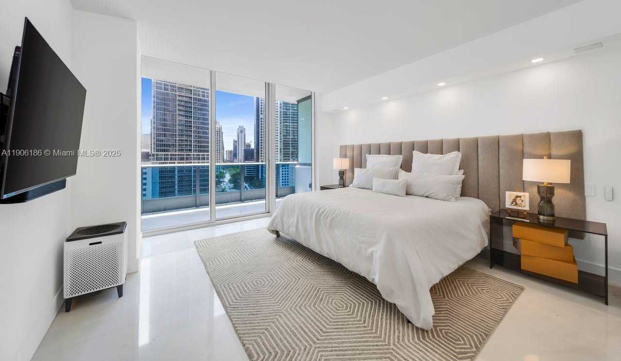 Small Image of 200 BISCAYNE BOULEVARD WAY #1406, Miami Number 14