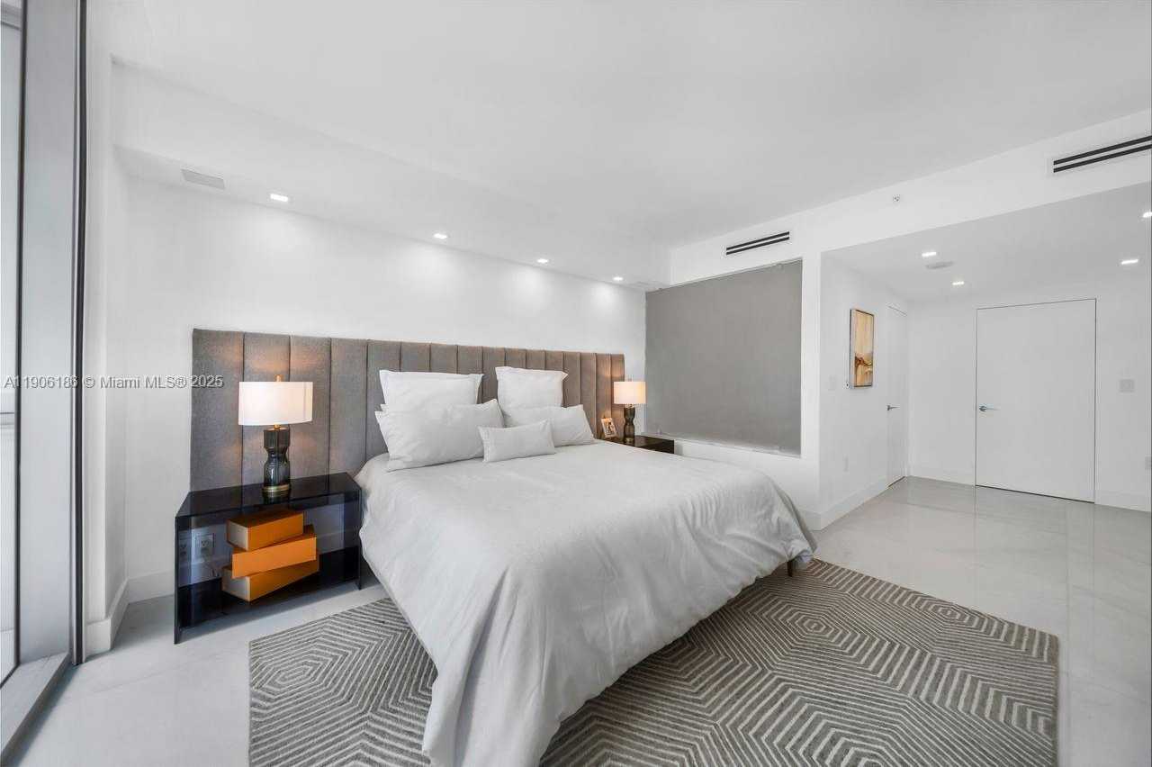 Small Image of 200 BISCAYNE BOULEVARD WAY #1406, Miami Number 15