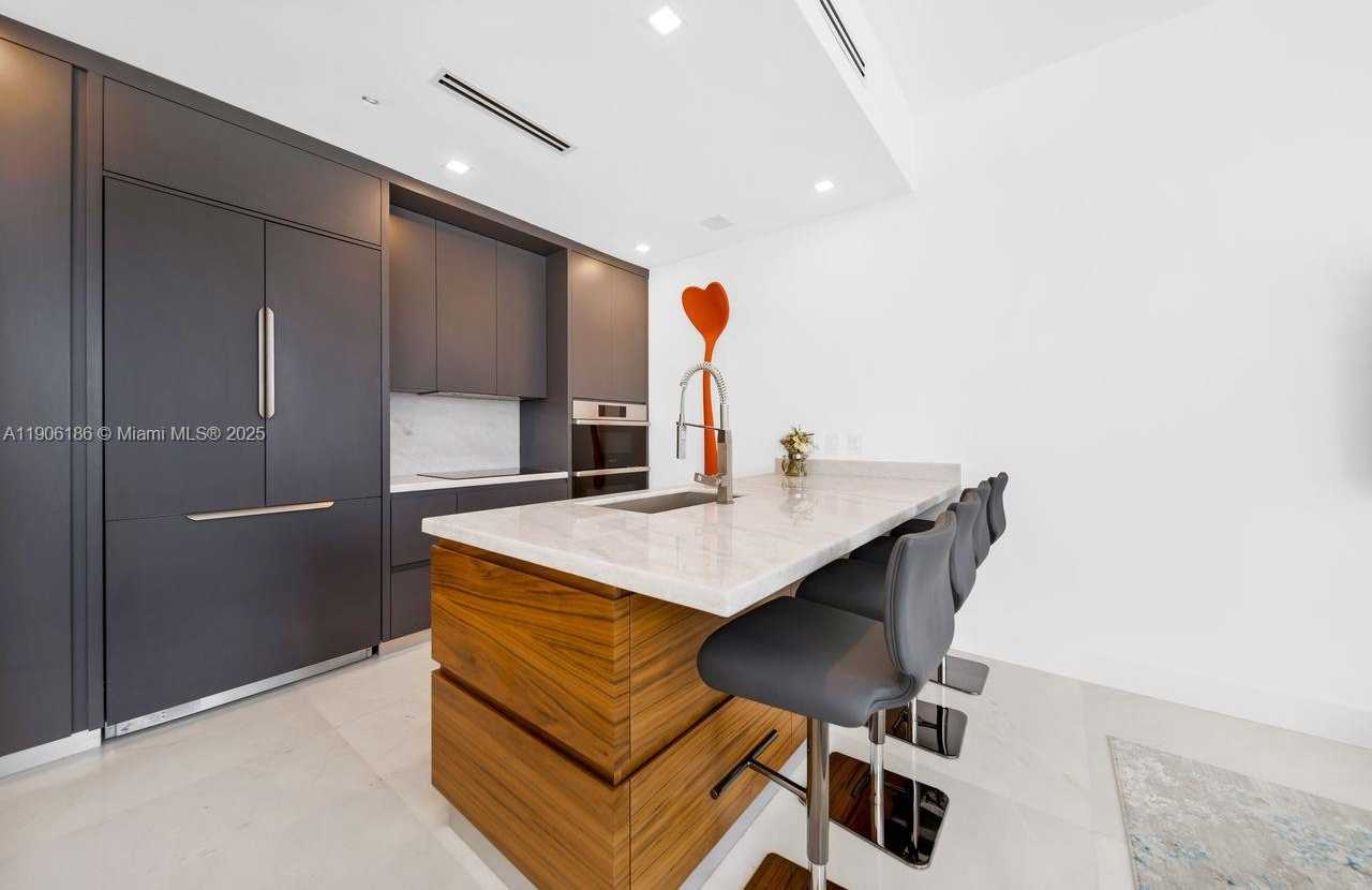 Small Image of 200 BISCAYNE BOULEVARD WAY #1406, Miami Number 8