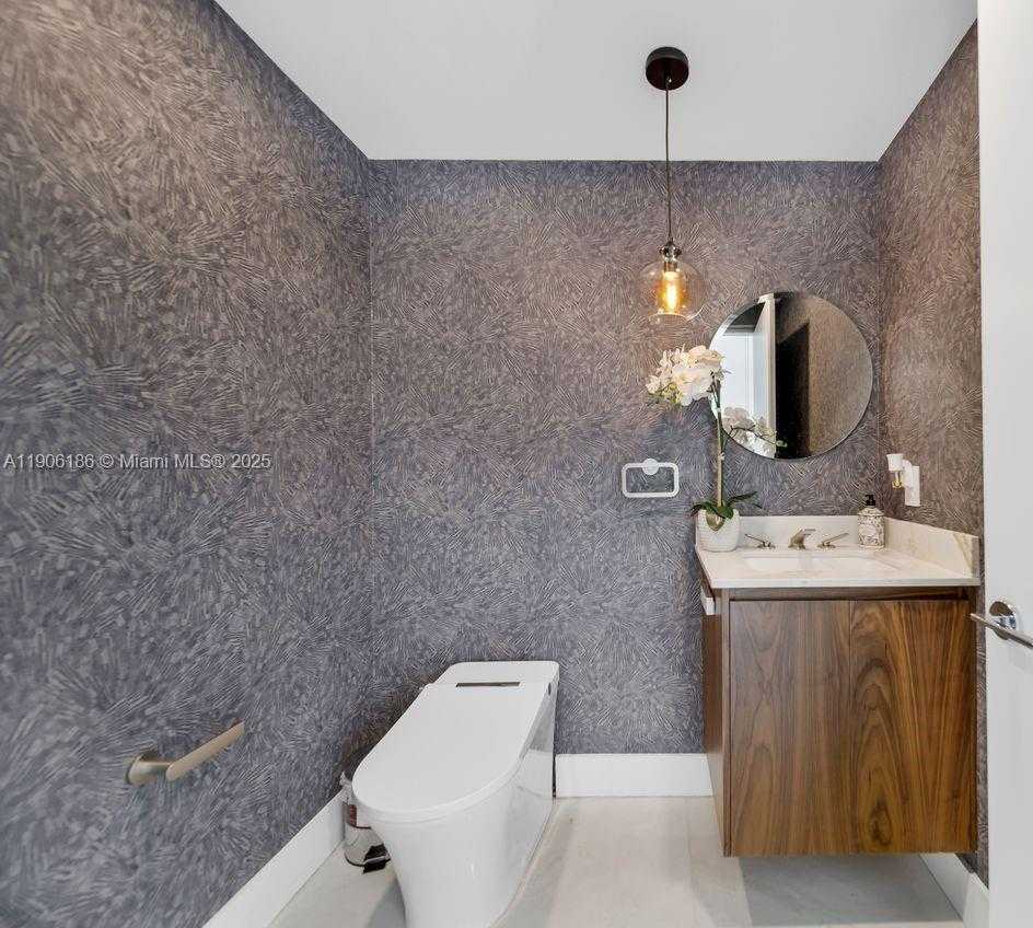 Small Image of 200 BISCAYNE BOULEVARD WAY #1406, Miami Number 9