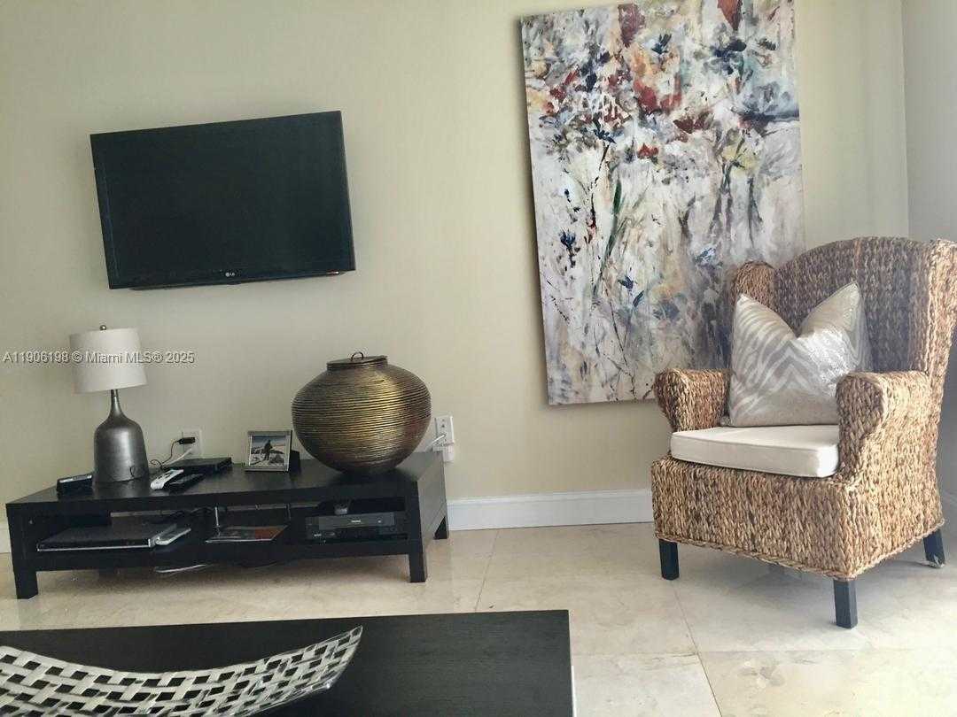 Small Image of 1155 BRICKELL BAY DR #705, Miami Number 4