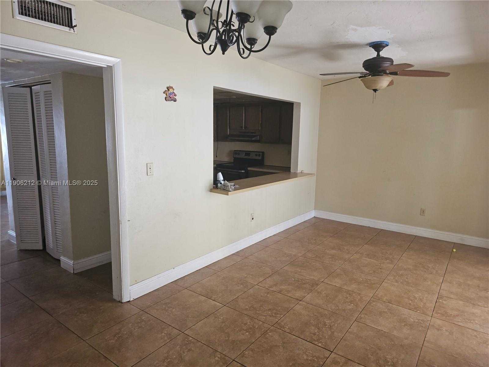 Small Image of 1680 WEST 72ND ST, Hialeah Number 2