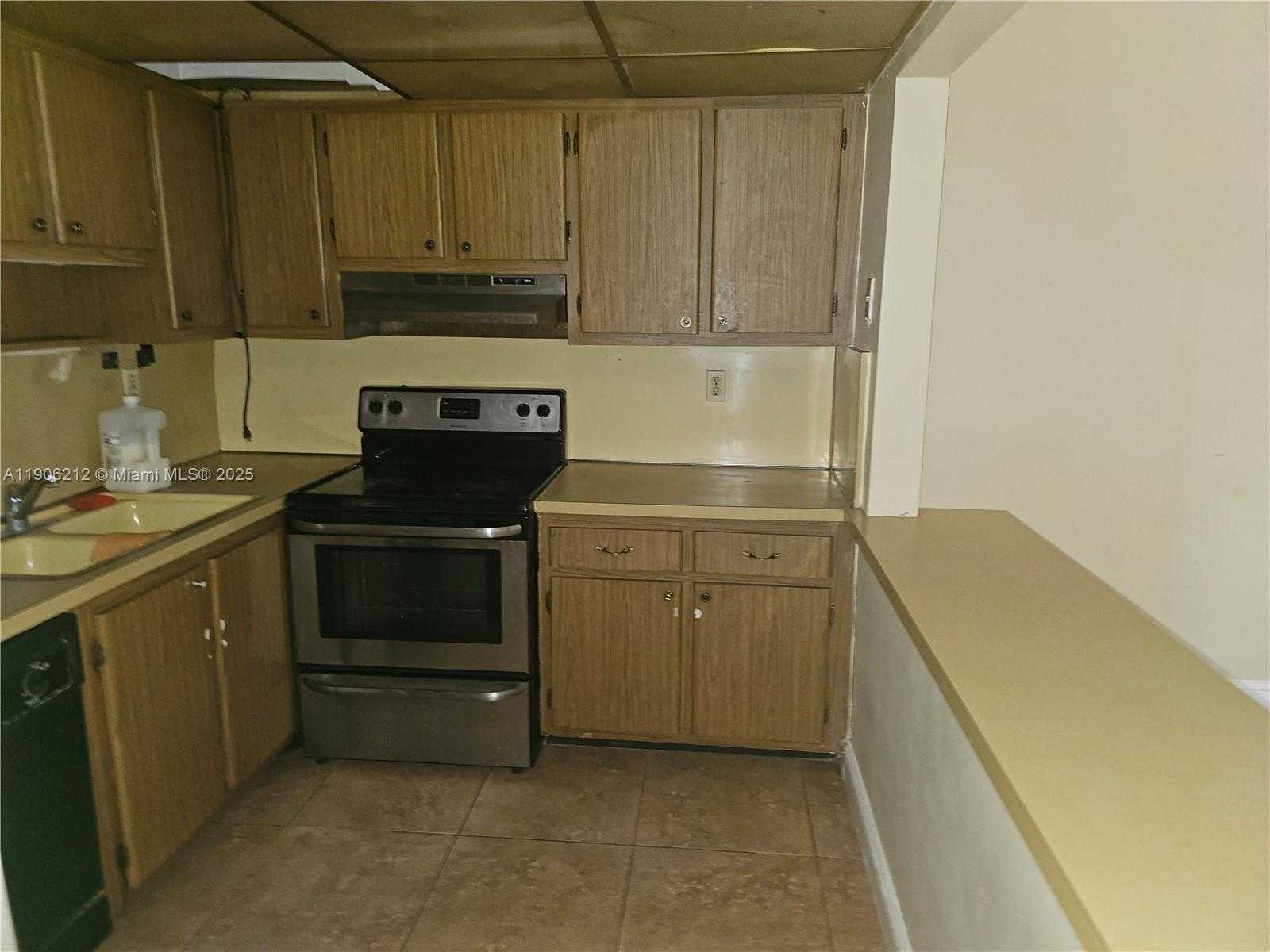 Small Image of 1680 WEST 72ND ST, Hialeah Number 5