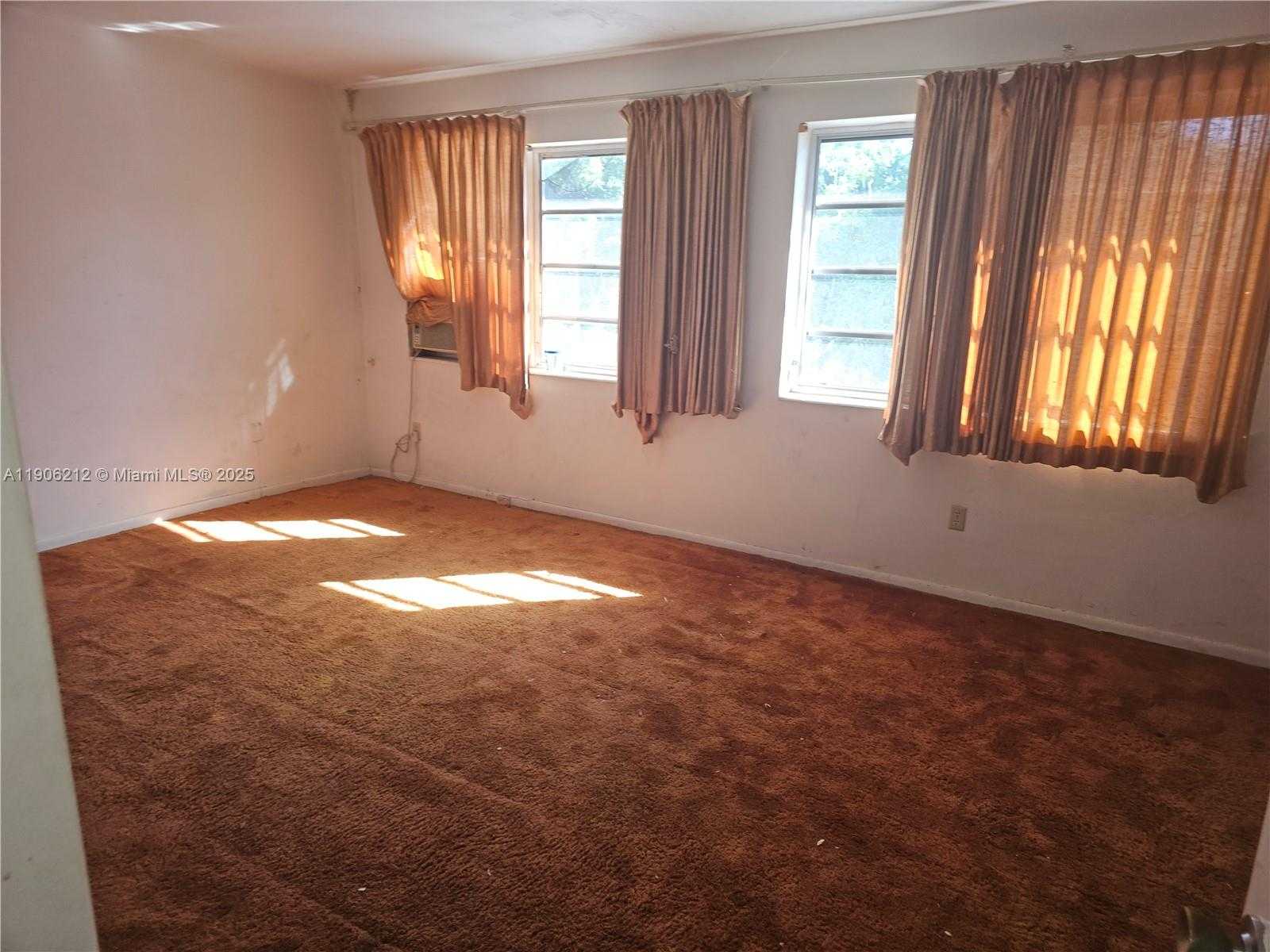 Small Image of 1680 WEST 72ND ST, Hialeah Number 6