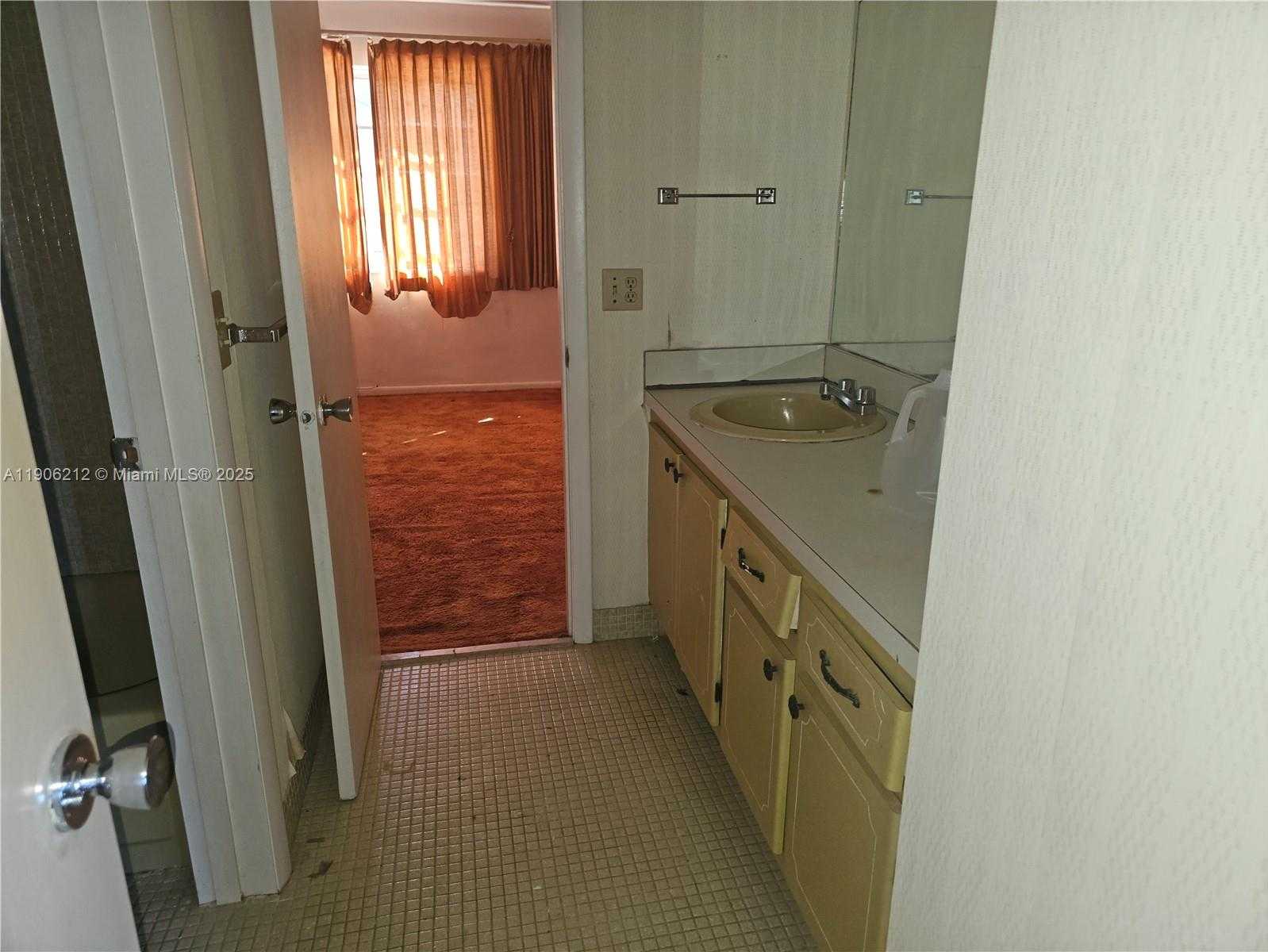 Small Image of 1680 WEST 72ND ST, Hialeah Number 8