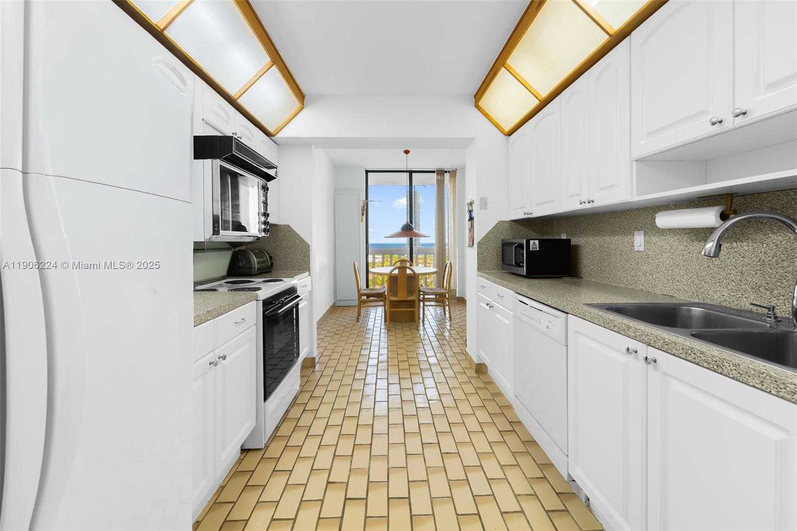 Small Image of 19355 TURNBERRY WAY #14K, Aventura Number 16