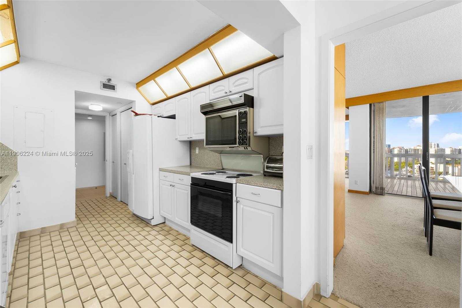 Small Image of 19355 TURNBERRY WAY #14K, Aventura Number 18