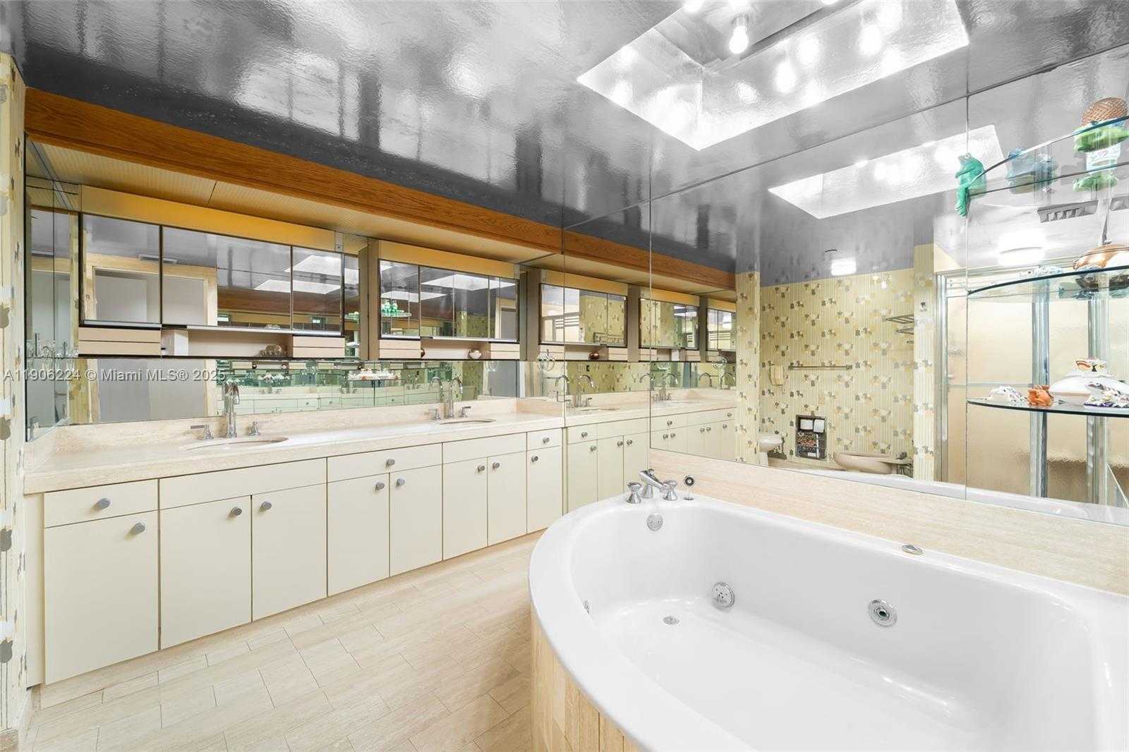 Small Image of 19355 TURNBERRY WAY #14K, Aventura Number 7