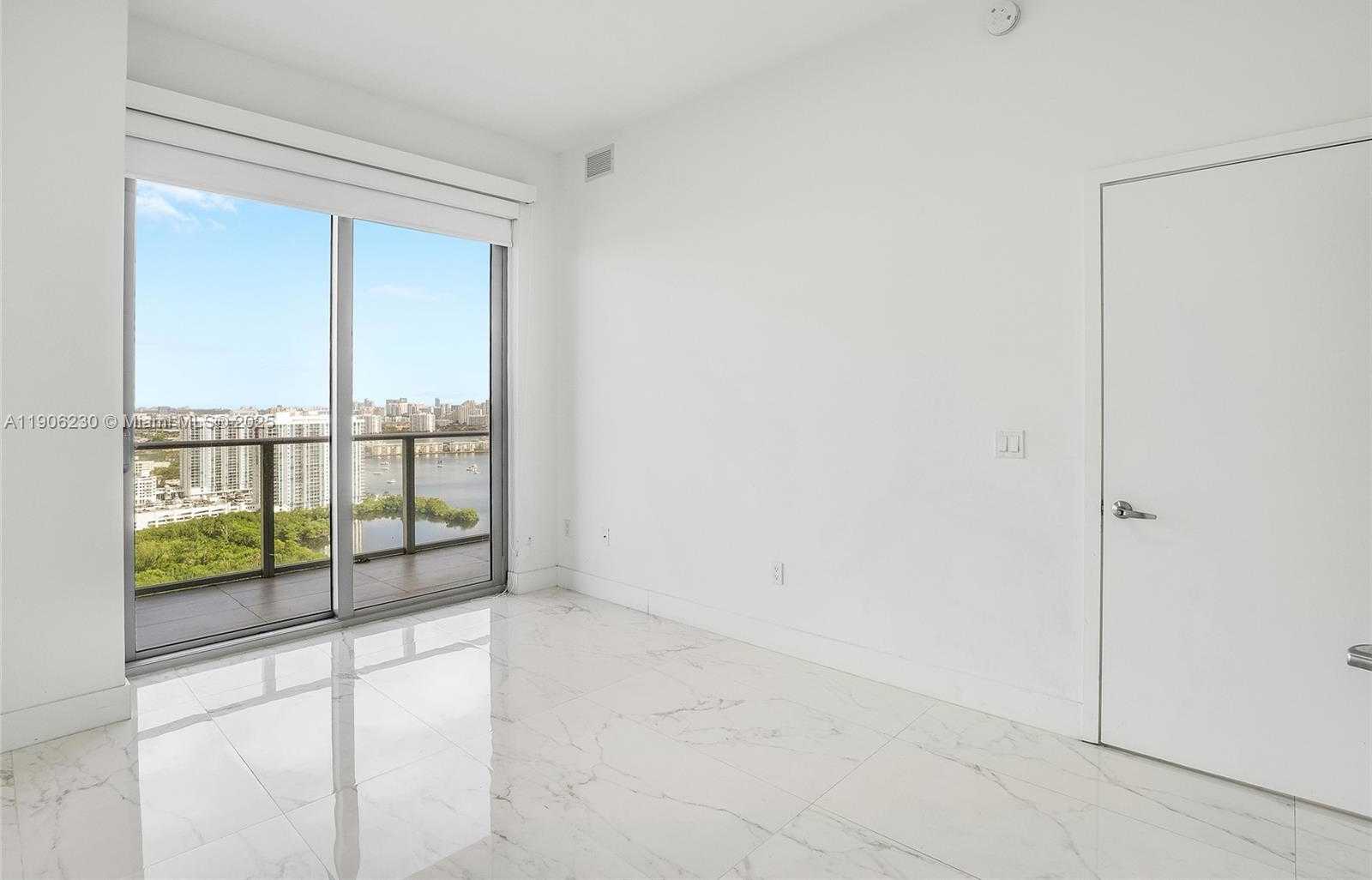 Imagen de Pequeño Objeto