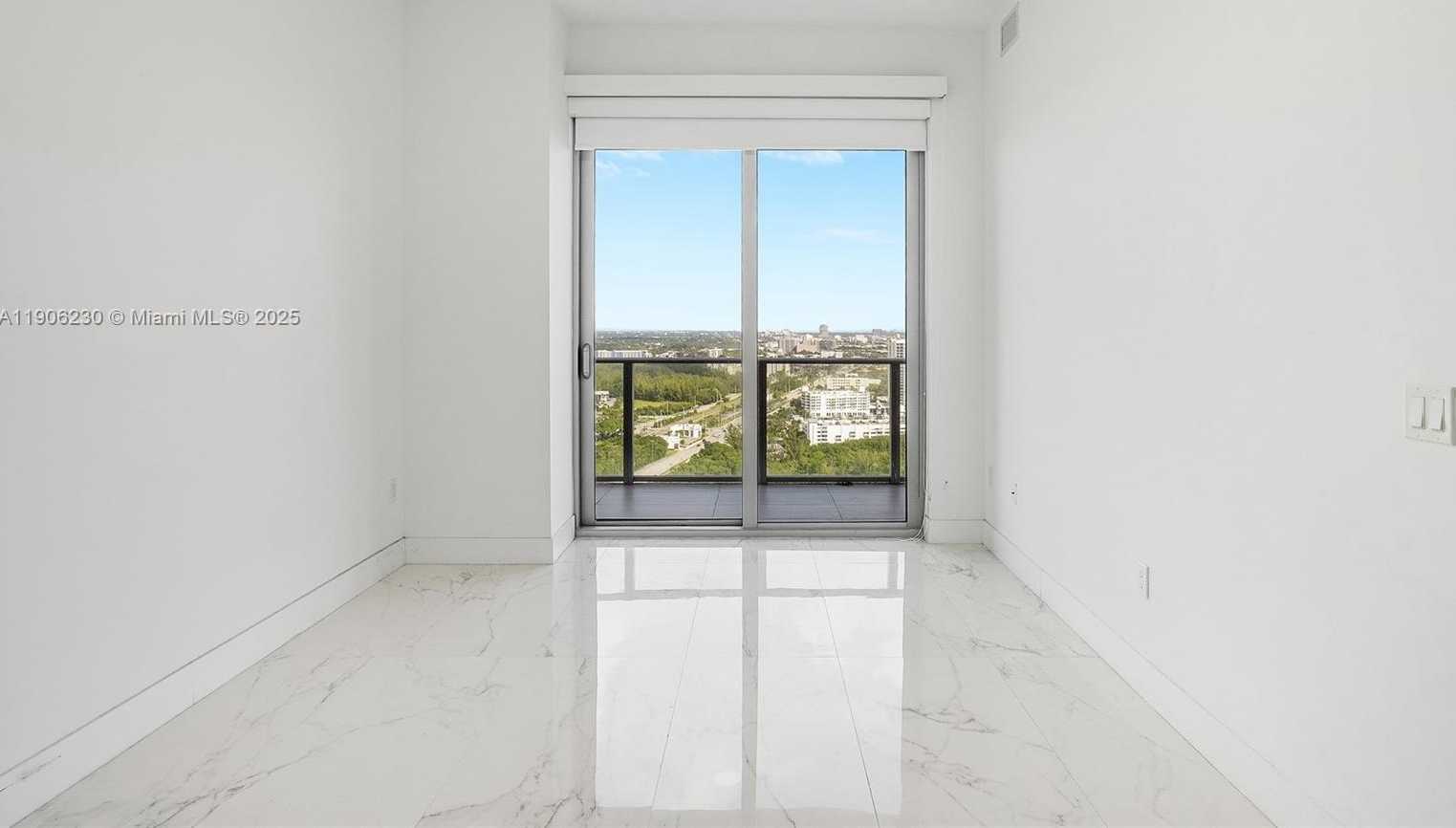 Imagen de Pequeño Objeto