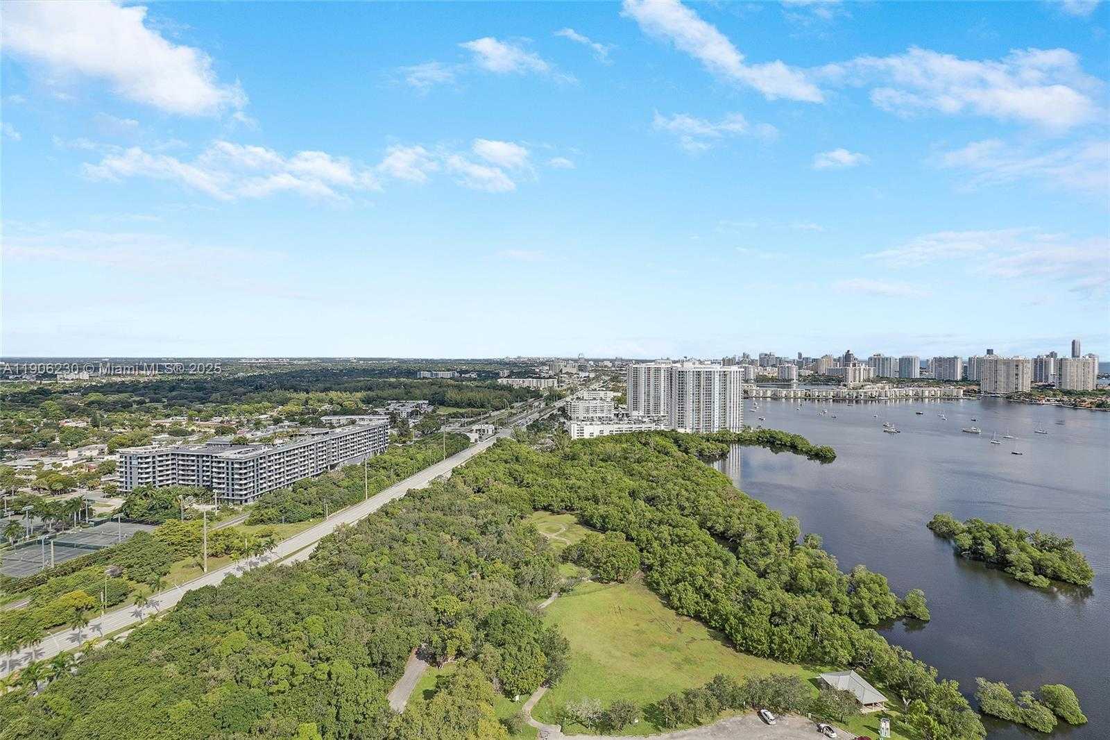 Imagen de Pequeño Objeto