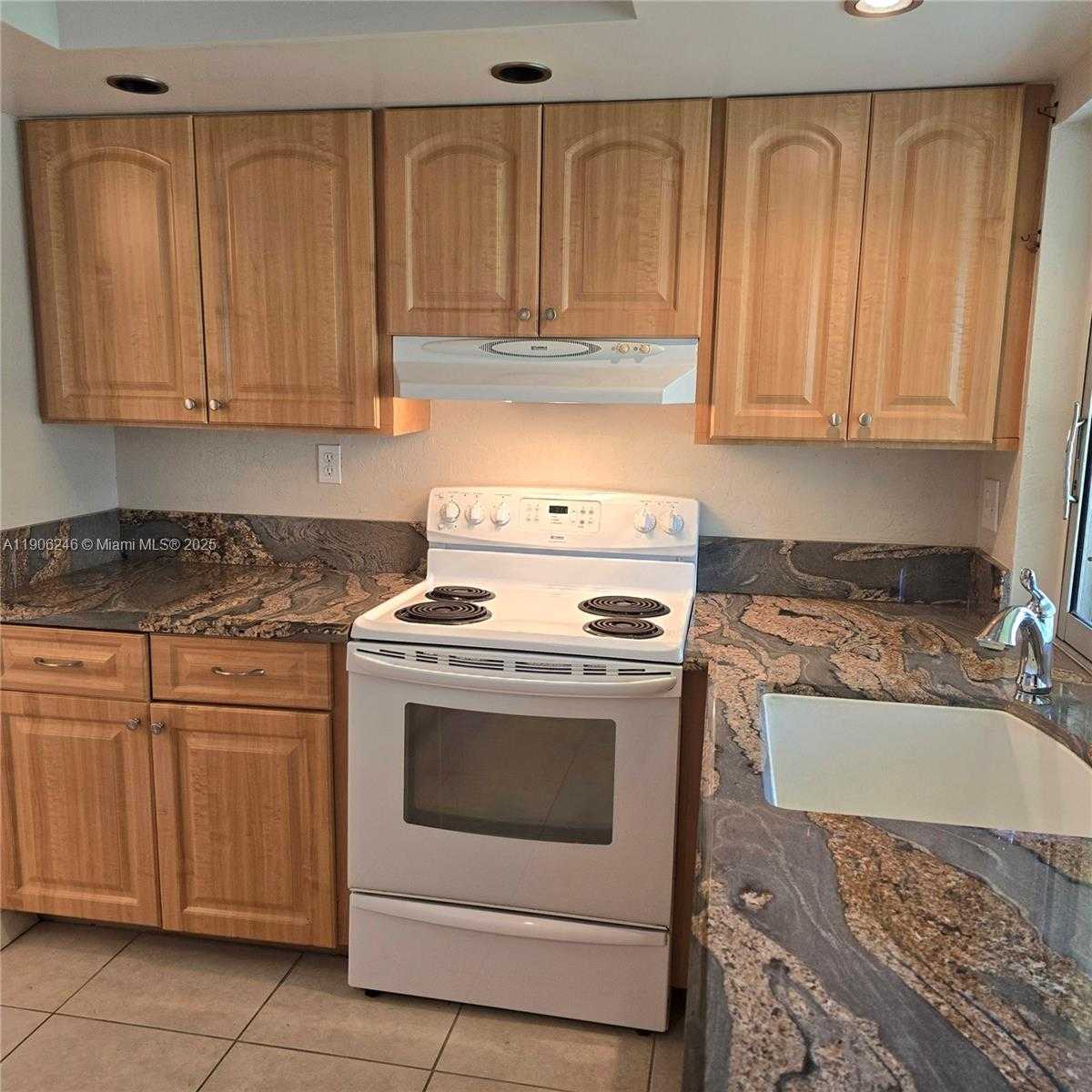 Small Image of 9070 LIME BAY BLVD #301, Tamarac Number 10