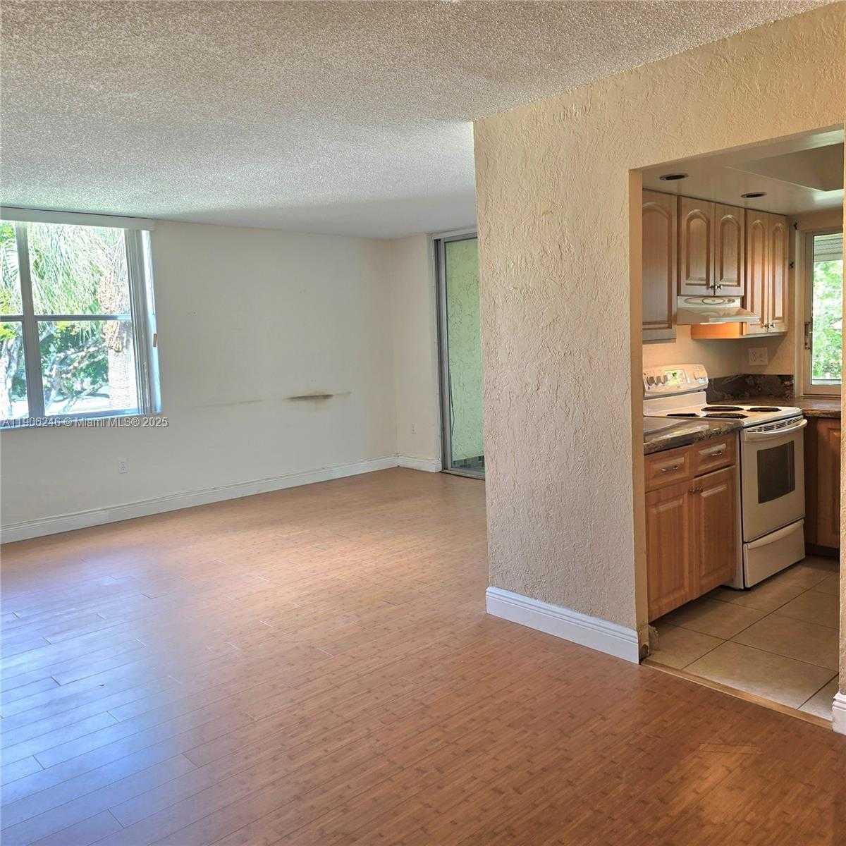 Small Image of 9070 LIME BAY BLVD #301, Tamarac Number 15