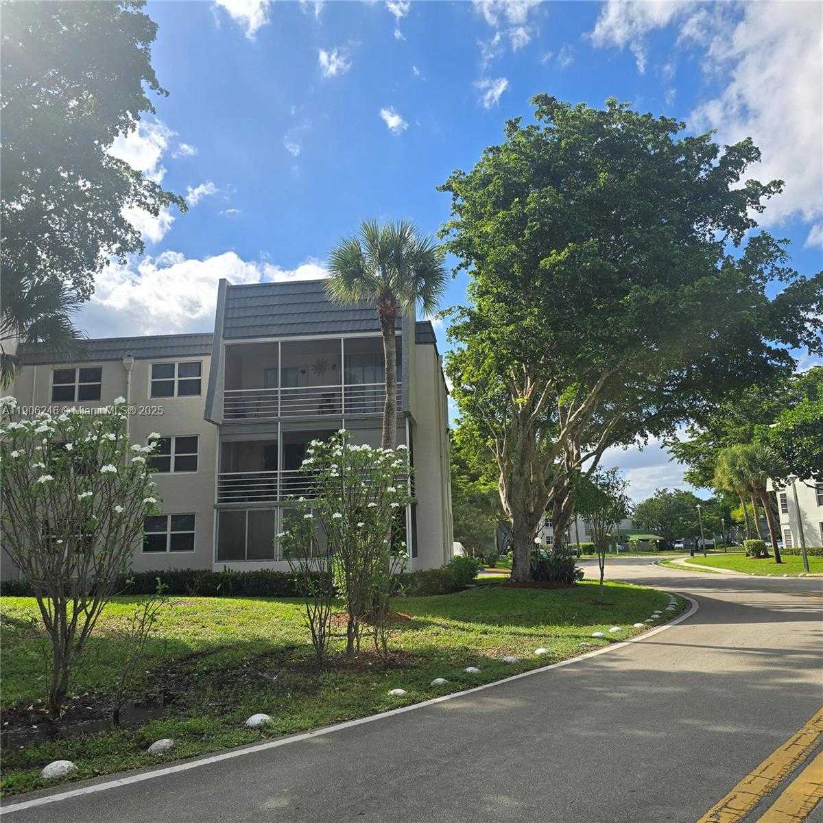 Small Image of 9070 LIME BAY BLVD #301, Tamarac Number 27