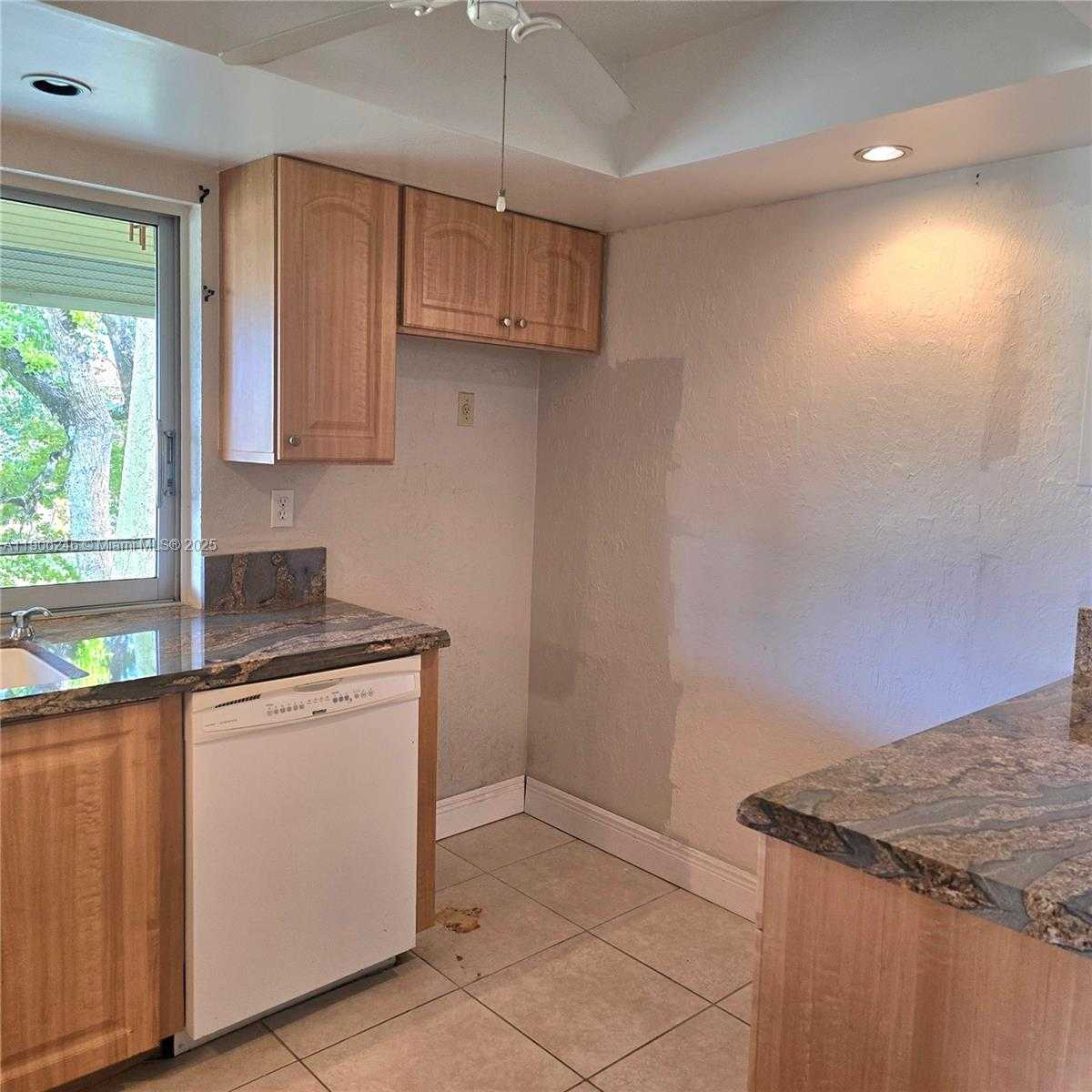 Small Image of 9070 LIME BAY BLVD #301, Tamarac Number 5