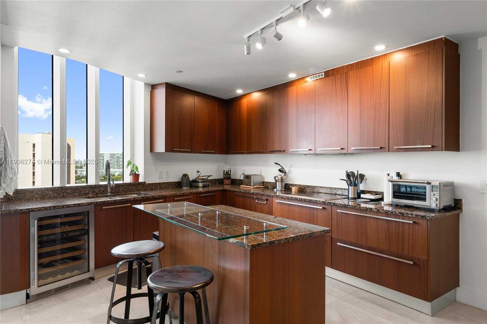 Small Image of 15901 COLLINS AVE #1206, Sunny Isles Beach Number 17