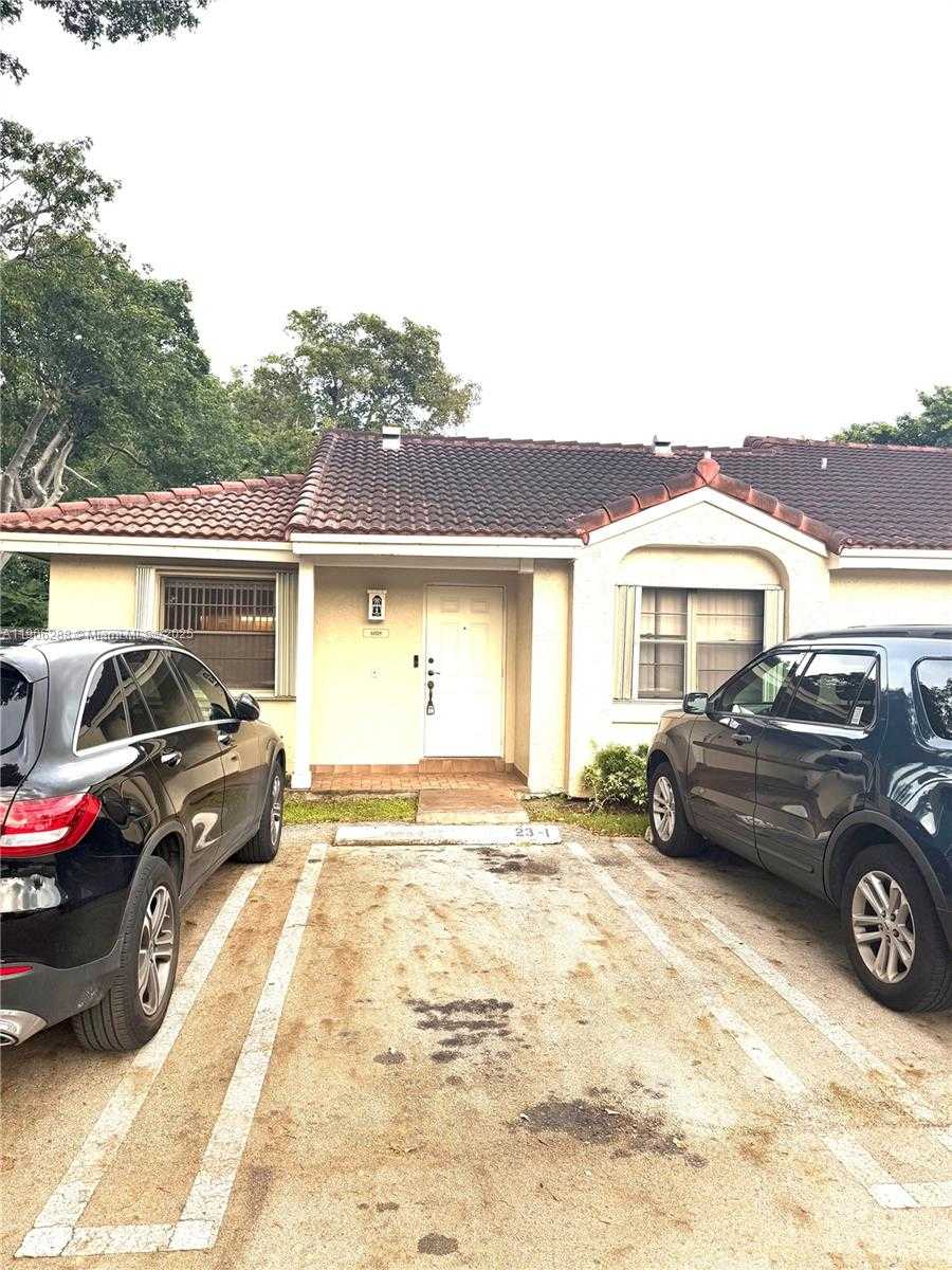 Small Image of 6018 NORTH WEST 172ND TERR CIR, Hialeah Number 1