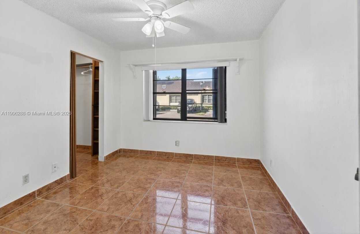 Small Image of 6018 NORTH WEST 172ND TERR CIR, Hialeah Number 10