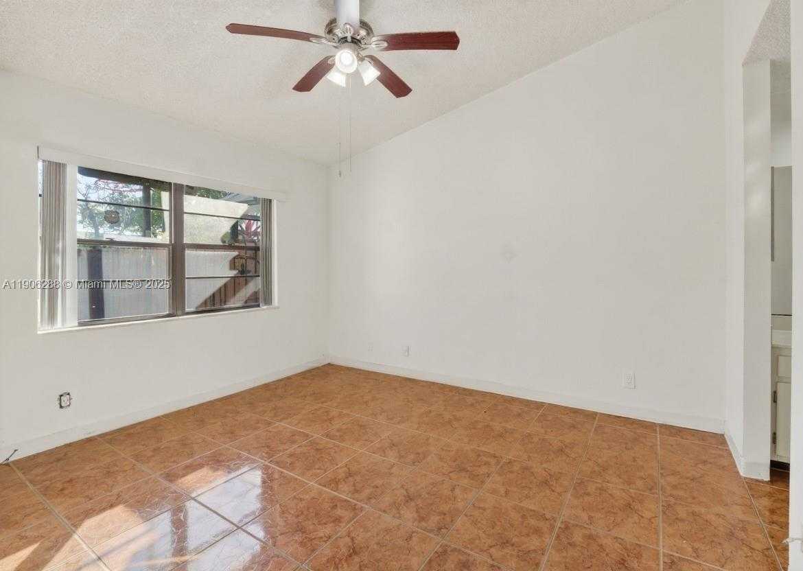 Small Image of 6018 NORTH WEST 172ND TERR CIR, Hialeah Number 13