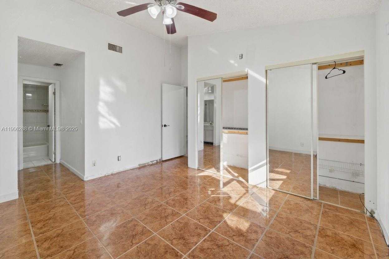Small Image of 6018 NORTH WEST 172ND TERR CIR, Hialeah Number 14
