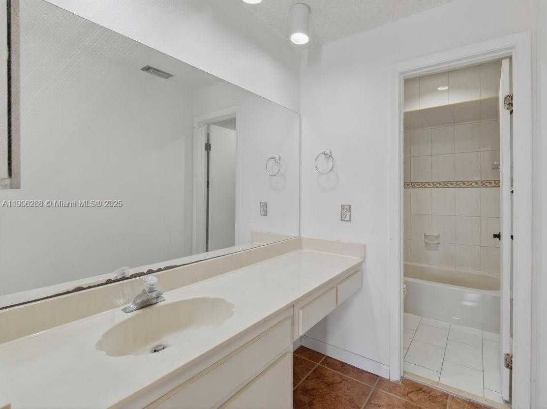 Small Image of 6018 NORTH WEST 172ND TERR CIR, Hialeah Number 15