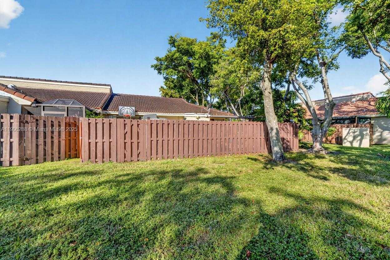 Small Image of 6018 NORTH WEST 172ND TERR CIR, Hialeah Number 22