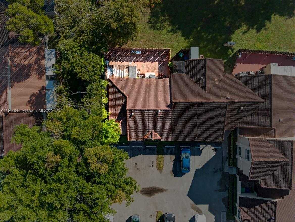 Small Image of 6018 NORTH WEST 172ND TERR CIR, Hialeah Number 23