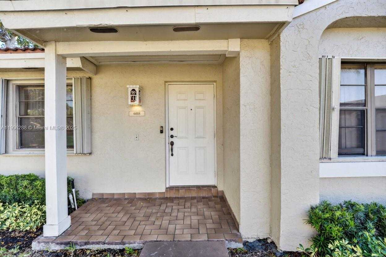Small Image of 6018 NORTH WEST 172ND TERR CIR, Hialeah Number 3