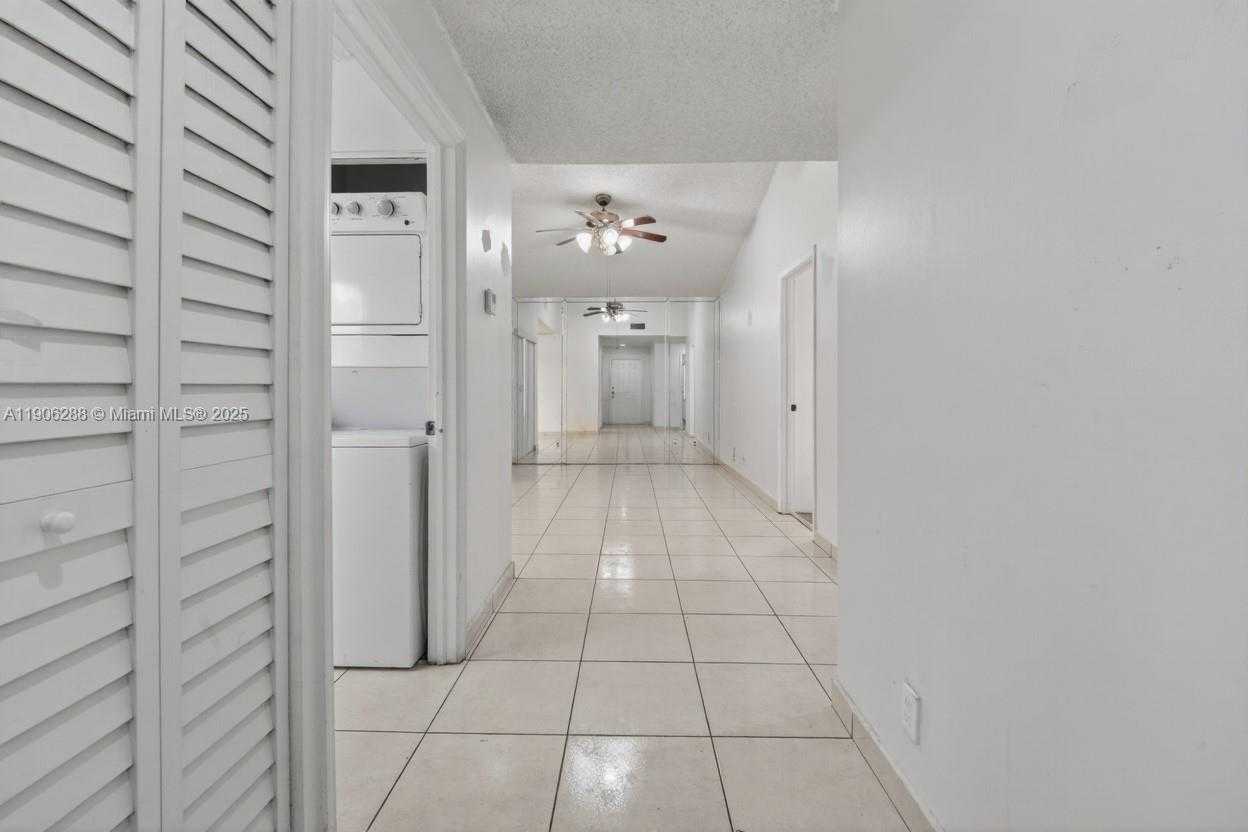 Small Image of 6018 NORTH WEST 172ND TERR CIR, Hialeah Number 4