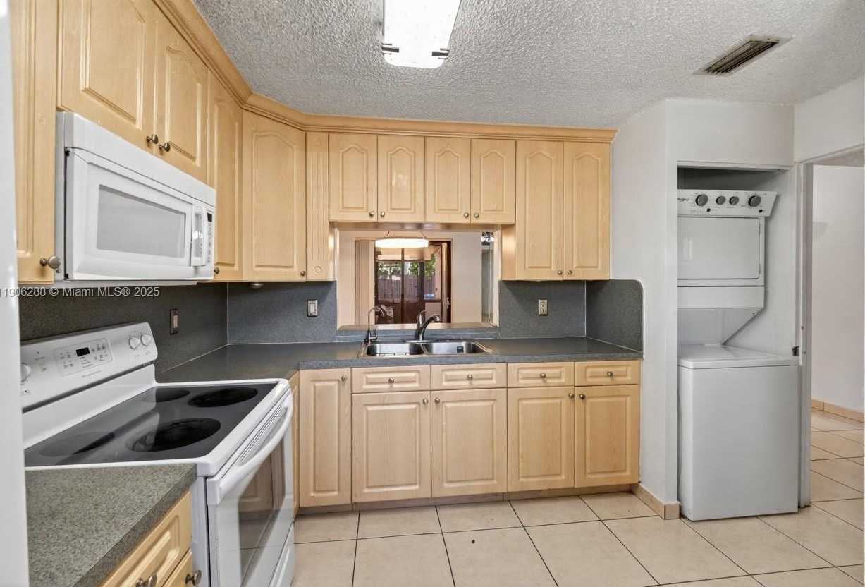 Small Image of 6018 NORTH WEST 172ND TERR CIR, Hialeah Number 6