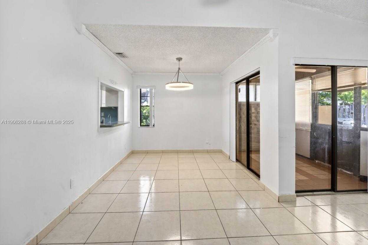 Small Image of 6018 NORTH WEST 172ND TERR CIR, Hialeah Number 8
