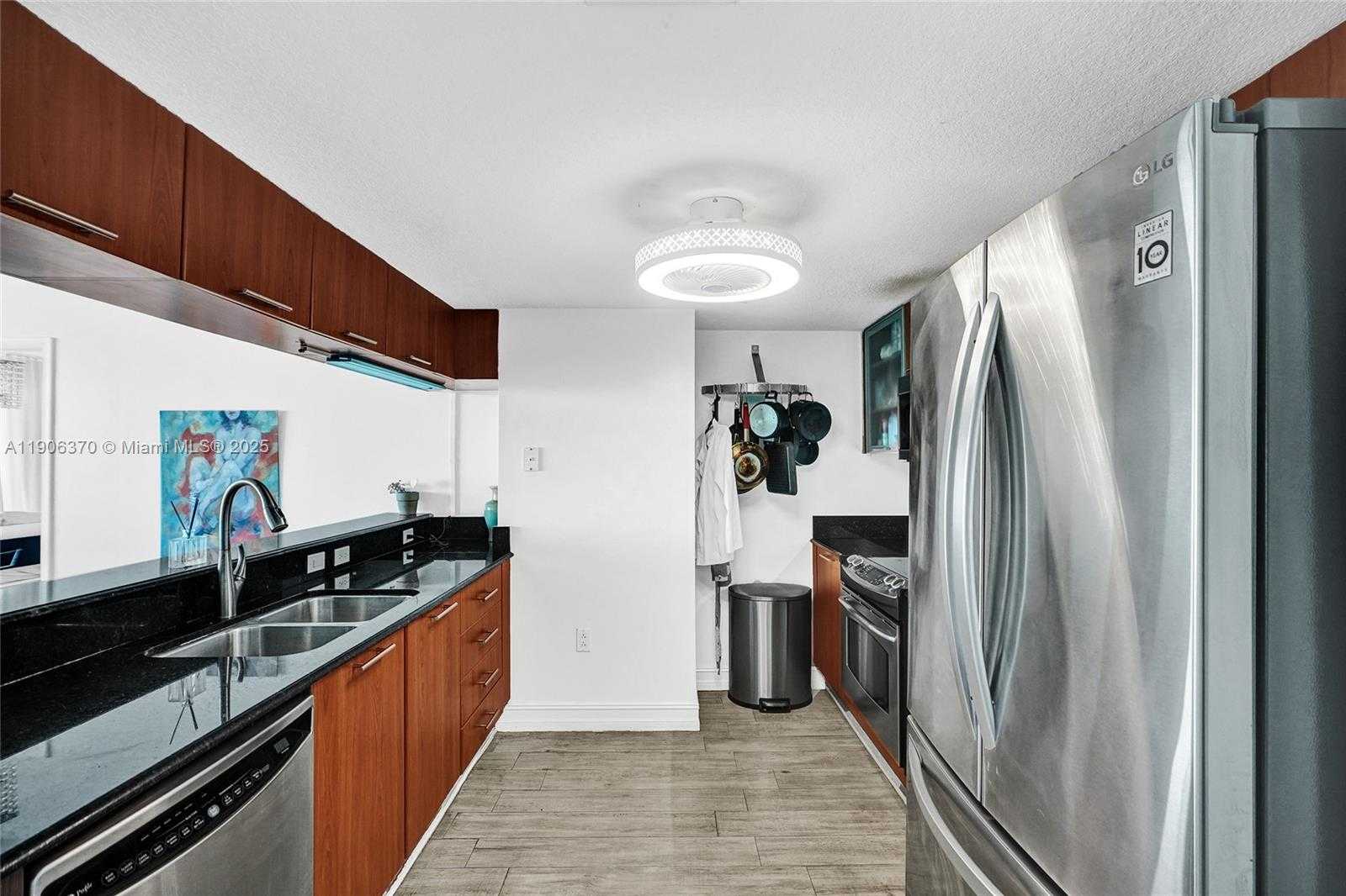 Small Image of 1800 NORTH BAYSHORE DR #2407, Miami Number 2