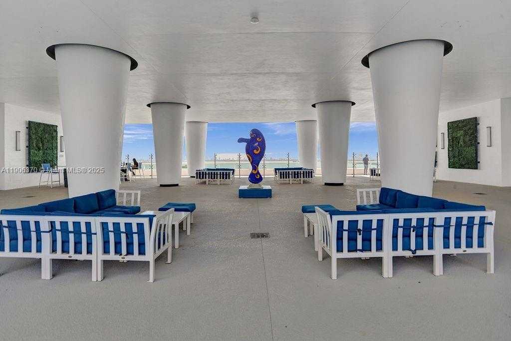 Small Image of 1800 NORTH BAYSHORE DR #2407, Miami Number 24