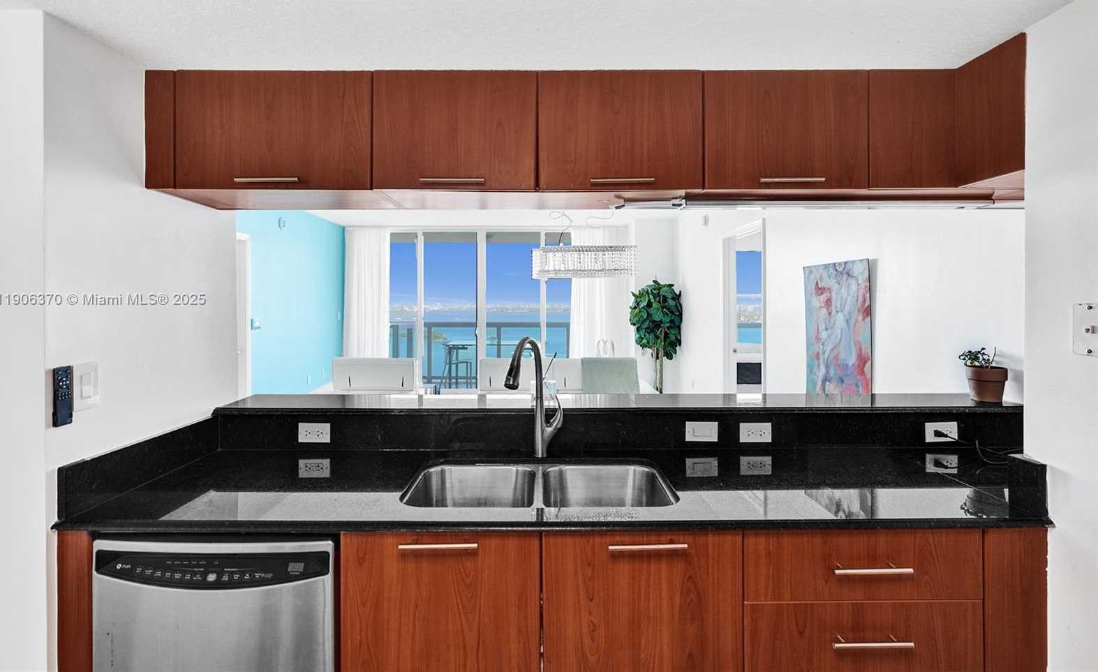 Small Image of 1800 NORTH BAYSHORE DR #2407, Miami Number 3