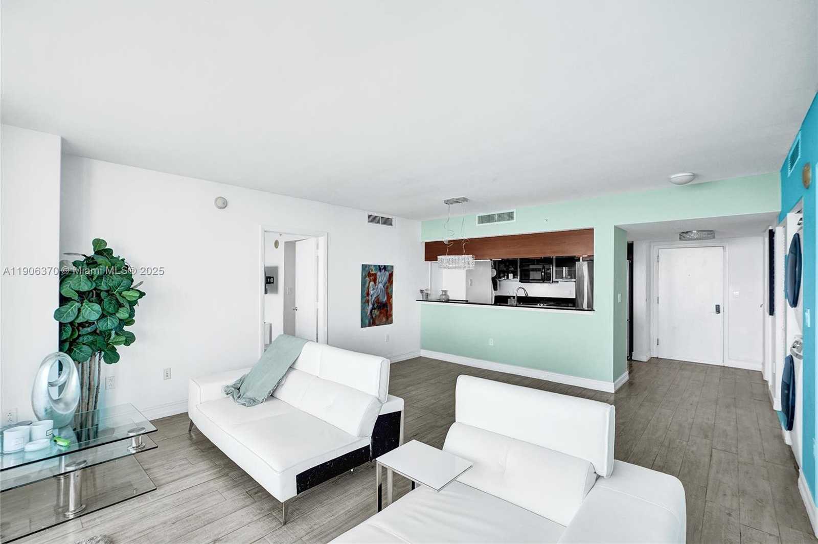Small Image of 1800 NORTH BAYSHORE DR #2407, Miami Number 4