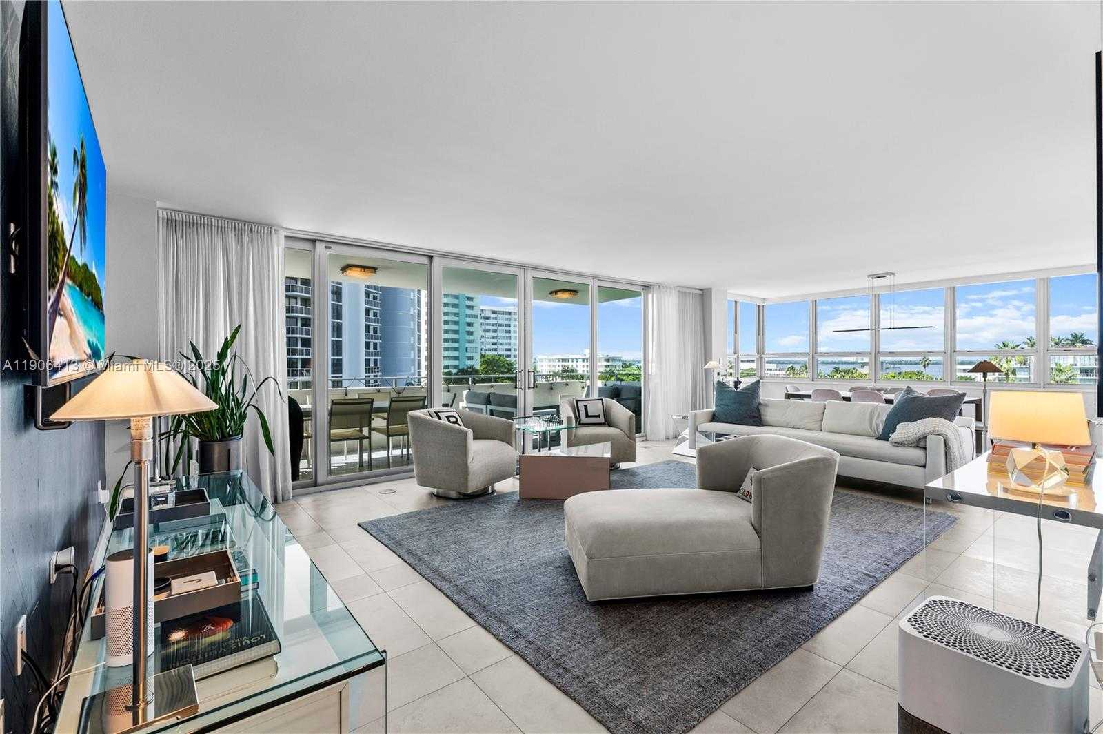 Small Image of 11 ISLAND AVE #611, Miami Beach Number 2