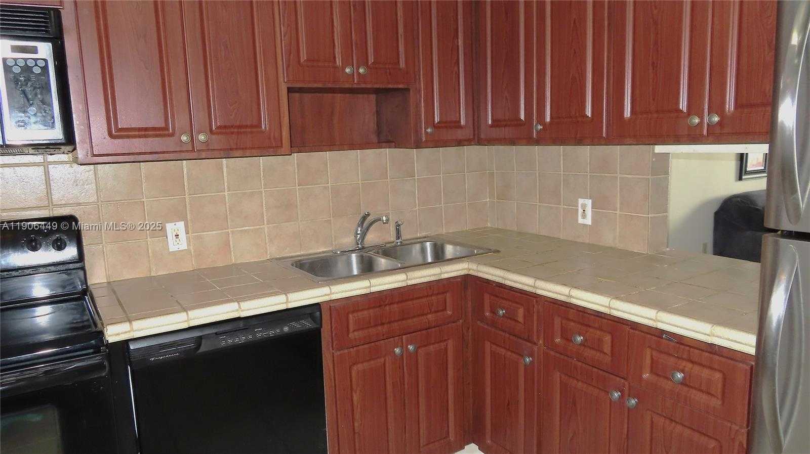 Small Image of 5701 COLLINS AVE #511, Miami Beach Number 11