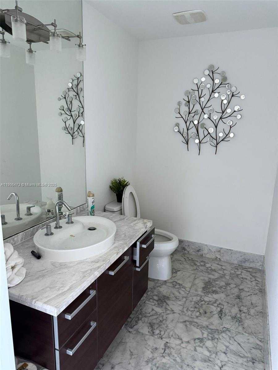 Small Image of 253 NORTH EAST 2ND ST #632, Miami Number 23