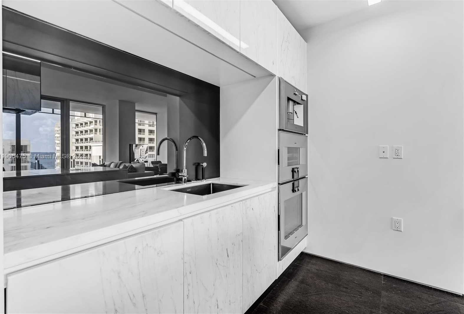 Small Image of 120 OCEAN DR #700, Miami Beach Number 15