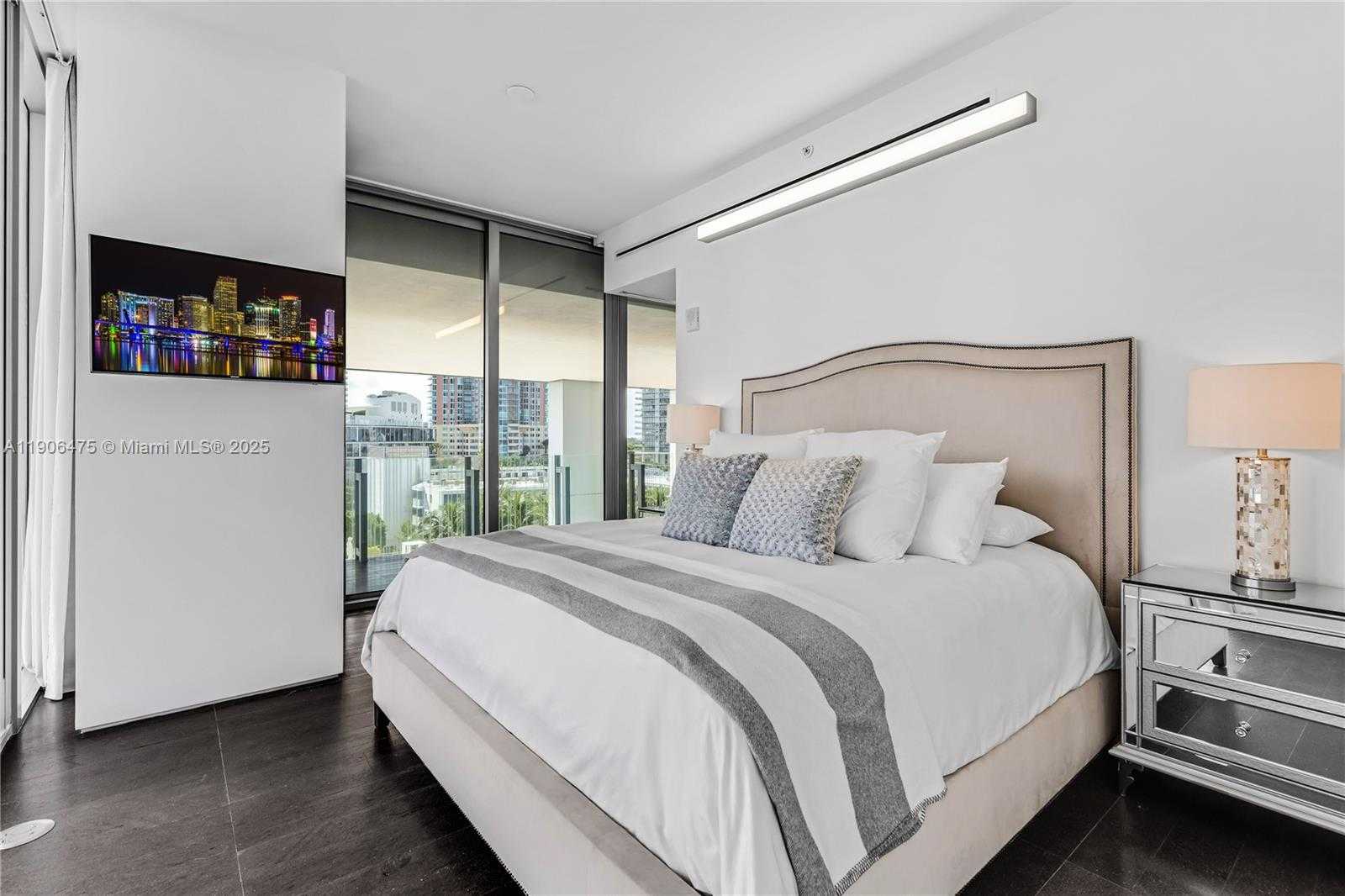 Small Image of 120 OCEAN DR #700, Miami Beach Number 27