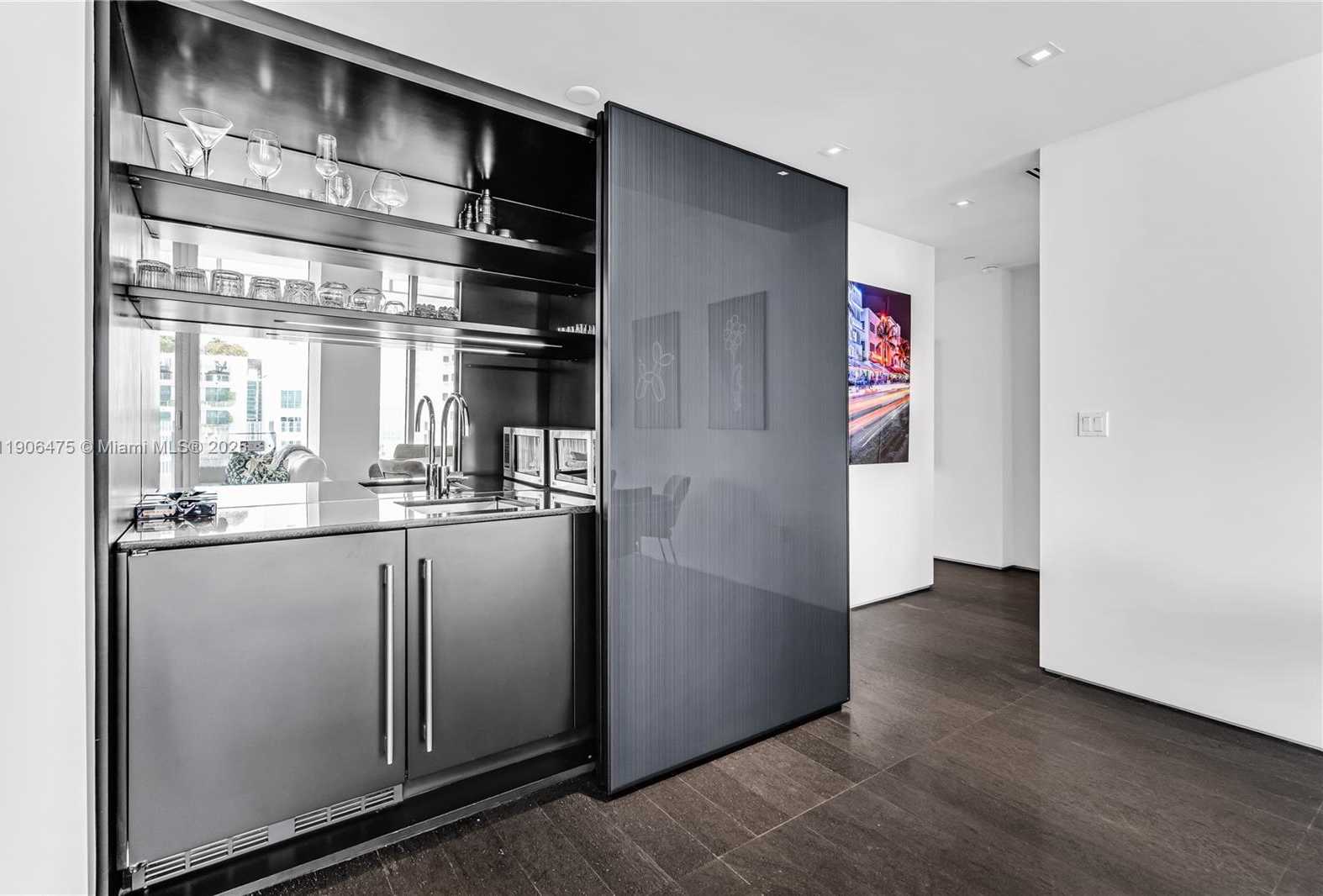 Small Image of 120 OCEAN DR #700, Miami Beach Number 8