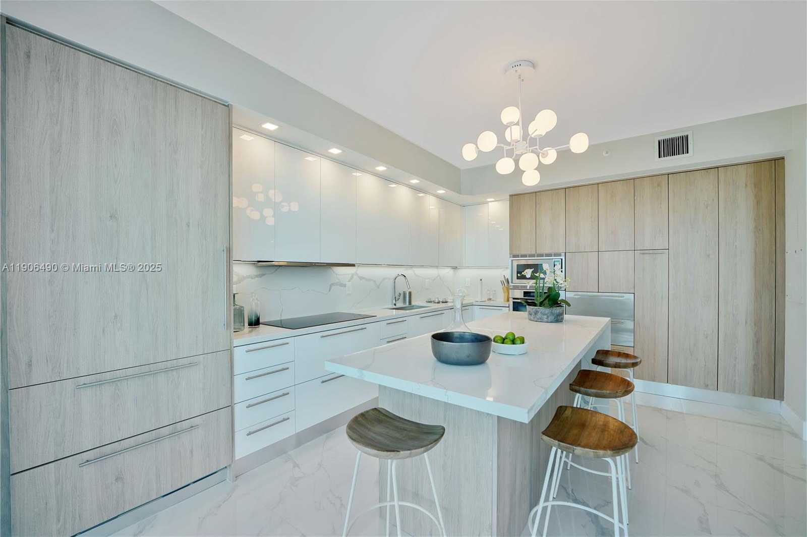 Small Image of 300 SOUTH POINTE DR #4306, Miami Beach Number 15