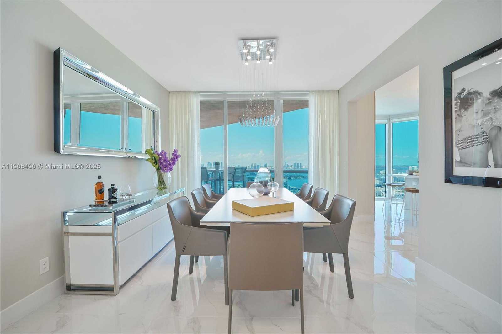Small Image of 300 SOUTH POINTE DR #4306, Miami Beach Number 19